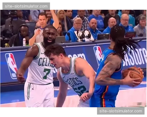 雷霆霍姆格伦罚球准绝杀，五小阵容换防能力限制绿军三分出手